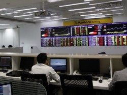 Thương vụ điên đảo: Ngày lãi 150 tỷ, đêm lỗ 600 tỷ đồng