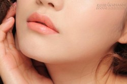 Chỉ cần đặt thứ này lên môi 5 phút, môi khô đến mấy cũng trở nên căng mọng