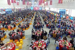 Sếp chịu chi đặt 300 bàn tiệc chiêu đãi 3000 nhân viên