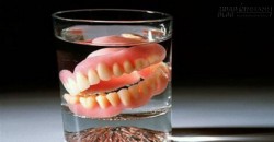 Nếu không muốn sớm thay răng cả hàm, hãy từ bỏ ngay thức uống quen thuộc này