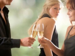 Khóe mắt cong là người hay ghen tỵ