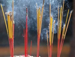 Thắp hương ngày Tết thế nào mới đúng cách?