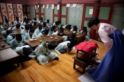 4 Bài Học Tuyệt Vời Bạn Chỉ Có Thể Học Được Khi Biết Cúi Xuống