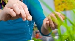 Mối nguy hại chết người từ muối ăn