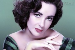 Nhìn Tướng Mặt Đoán Vận Đào Hoa Vượng Hay Không