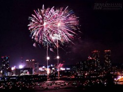 Trẻ sinh vào thời khắc giao thừa, vận số thế nào?