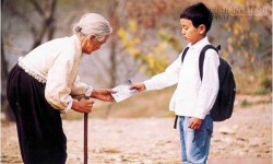 Con búp bê lật đật và cách dạy cháu của người bà đáng để suy ngẫm