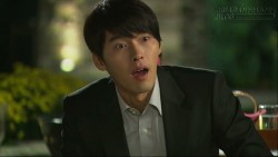 Mặt tôi tái mét khi đọc bí kíp giữ chồng vợ soạn sẵn để trong ngăn tủ