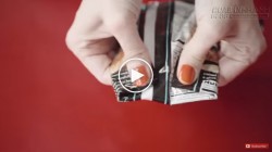 Cách đóng kín chiếc túi đang ăn dở mà không cần dây buộc