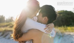 Chỉ nhìn vào 5 điều này, người ngoài chắc chắn biết chàng có yêu bạn hay không