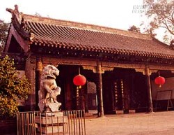Bị từ chối cho trú mưa nhờ, vị hòa thượng lại xử sự như vậy