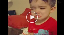 Cậu bé khóc không chịu ăn vì mẹ bày bữa tối quá đẹp