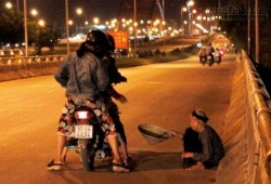 Đóng giả làm người ăn xin thử lòng con rể tương lai và cái kết sốc