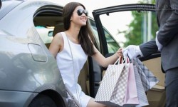 Cô bạn thân lên kế hoạch kết hôn với anh trai tôi để trả thù