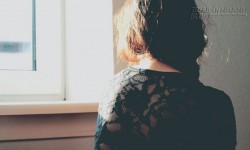10 việc dại dột con gái hay làm nhất sau chia tay