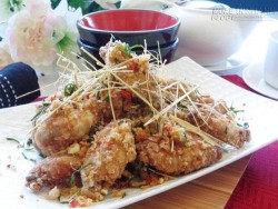 Cách làm gà rang muối cho bữa cơm thêm hấp dẫn