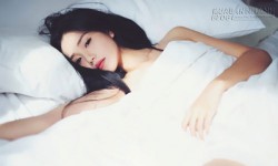 Cô đơn trong phòng ngủ vì… quá đẹp