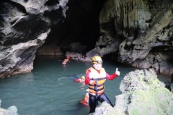 48 giờ băng rừng, lội suối chinh phục hang Tú Làn
