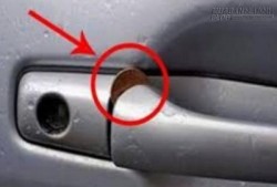 Cảnh báo: Nếu thấy đồng xu trên tay nắm cửa xe, hãy cẩn thận bạn đang gặp nguy hiểm