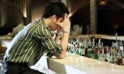 Đau đớn khi để người vợ đẹp phải ôm gối khóc mỗi đêm