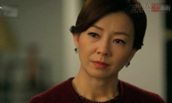 Cuộc đánh ghen ngầm thay con dâu của bà mẹ chồng khiến cô tình nhân phải khóc thét quỳ xin