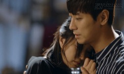 Nhìn vợ hôi hám lầm lũi quay mặt đi khi bắt gặp tôi đi với bạn ngoài phố, tôi cảm thấy thương em vô cùng