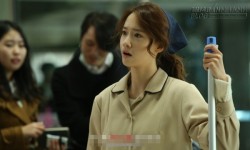 Chứng kiến cảnh chồng âu yếm tình nhân nóng bỏng, người vợ quét rác đã làm một việc không ngờ