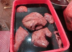 Cách nhận biết thịt lợn đội lốt thịt bò