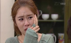 Quyết định trả vợ trí thức về nơi sản xuất ngay khi thấy cô ấy hất bát cháo trước mặt mẹ chồng