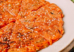 Bánh pancake kim chi nhâm nhi cuối tuần