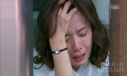 Cứ mỗi lần tôi định ly hôn chồng liệt là mẹ chồng lại cho tôi nửa tỷ, sau 3 lần bà đồng ý cho tôi ra khỏi nhà và sự thật phía sau