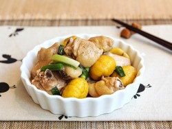 Thịt gà om hạt dẻ thơm ngon, ấm nóng