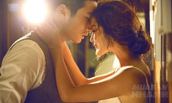Mẹ chồng trao cho nàng dâu 3 kiềng với 2 dây chuyền nhưng bị tố là vàng giả, cô dâu mỉm cười đeo vào rồi nói 1 câu khiến hôn trường nước mắt rơi