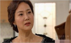 Cái kết bất ngờ cho người mẹ chồng luôn đi nói xấu con dâu