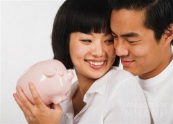 Đừng để những đồng tiền hủy hoại cuộc hôn nhân, vợ chồng hạnh phúc sẽ quản lý tiền bạc thế này