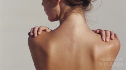 Vị trí nốt ruồi án ngữ trên tấm lưng ngọc ngà của phụ nữ nói nên điều gì?