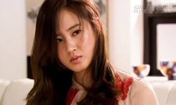 Nửa đêm tỉnh giấc chết sững thấy chồng ở dưới gầm giường hí hoáy một mình
