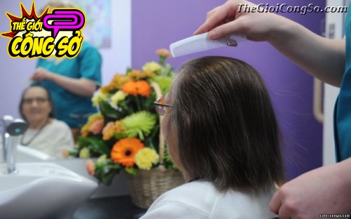 Chuyện lạ: Cụ bà 104 tuổi tóc vẫn