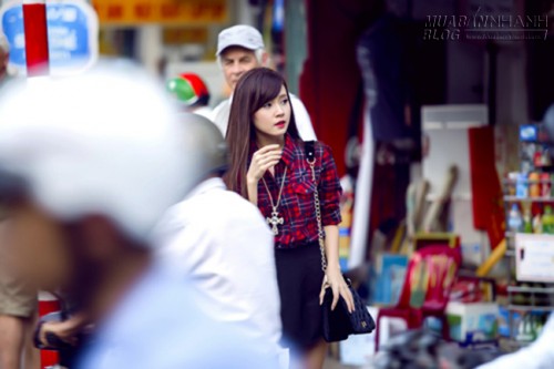 Ảnh hot girl Midu đẹp với nước da trắng sứ khi diện trang phục dạo phố