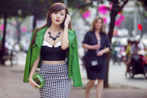Ảnh hot girl Midu đẹp với nước da trắng sứ khi diện trang phục dạo phố