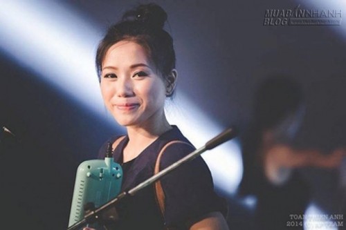 Thùy Chi tái xuất xinh lung linh làm chao đảo dân mạng