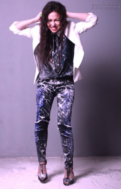 Đinh Ngọc Diệp đi&ecirc;n đầu khi l&agrave;m bảo mẫu