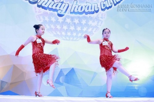 Khánh Thi cùng tình trẻ Phan Hiển tuyển sinh Bước nhảy hoàn vũ nhí