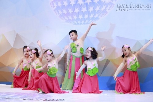 Khánh Thi cùng tình trẻ Phan Hiển tuyển sinh Bước nhảy hoàn vũ nhí