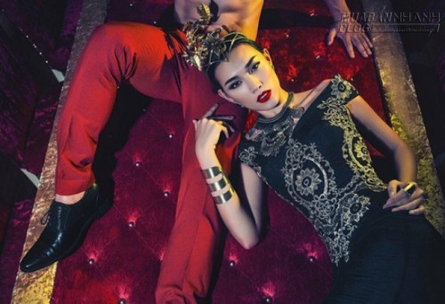 Diệu Huyền khoe v&oacute;c d&aacute;ng gợi cảm, th&acirc;n mật b&ecirc;n mẫu nam