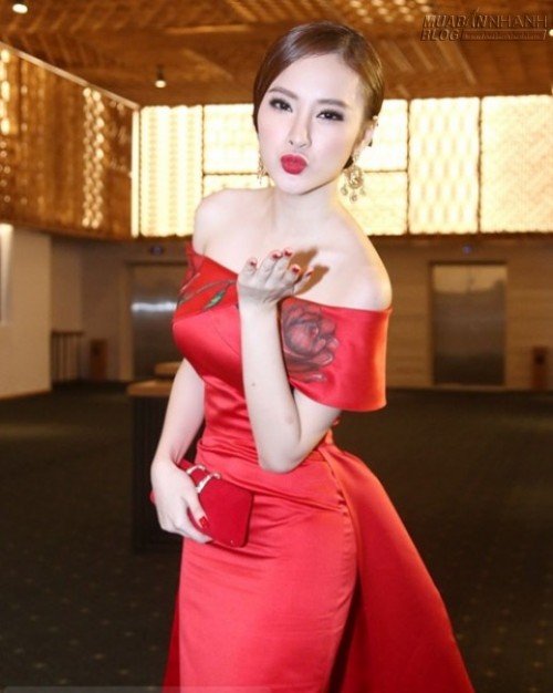 Mỹ nh&acirc;n việt v&agrave; tư thế đứng bạc triệu