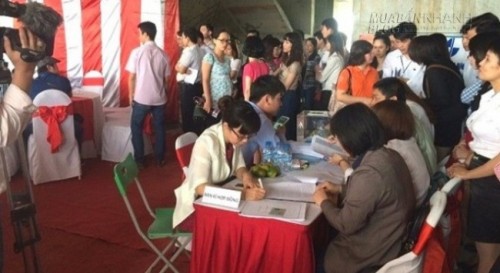 C&acirc;u kh&aacute;ch bằng chi&ecirc;u b&aacute;n nh&agrave; 45 triệu một căn ở H&agrave; Nội