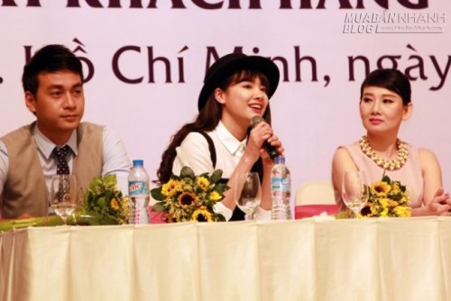 Nhã Phương trẻ trung như nữ sinh khoe vai diễn giang hồ thứ thiệt trong phim mới