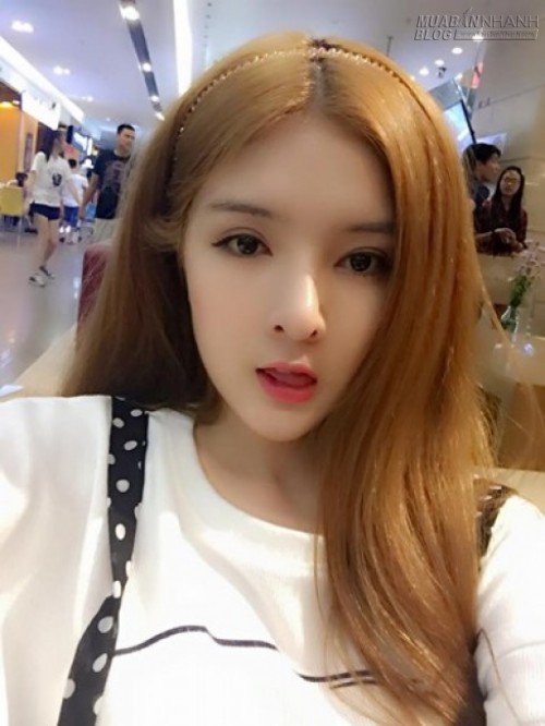 Huyền Anh dạo phố cùng trai lạ, My Nguyễn cùng JVevermind đi sự kiện
