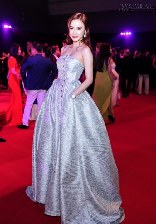 Angela Phương Trinh lột xác trên thảm đỏ Đêm hội chân dài 9
